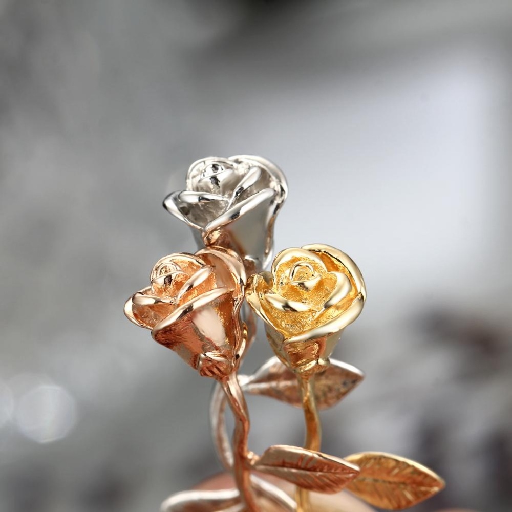 Beauty and the Beast enchanted rose necklace - Picture 3 of 8